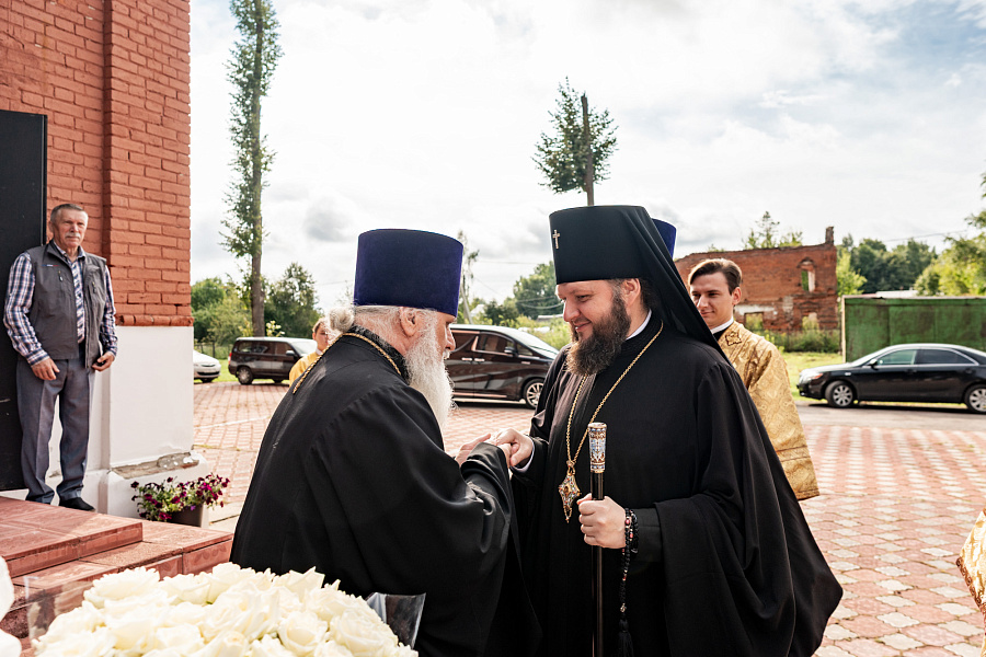Архиерейское богослужение в Богородицерождественском храме деревни Старое г.о. Ступино